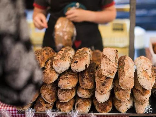 Aménagement intérieur d'un camion boulangerie : les indispensables pour maximiser l'espace